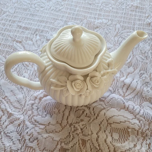 Tea Kettle - Picture 8 of 9